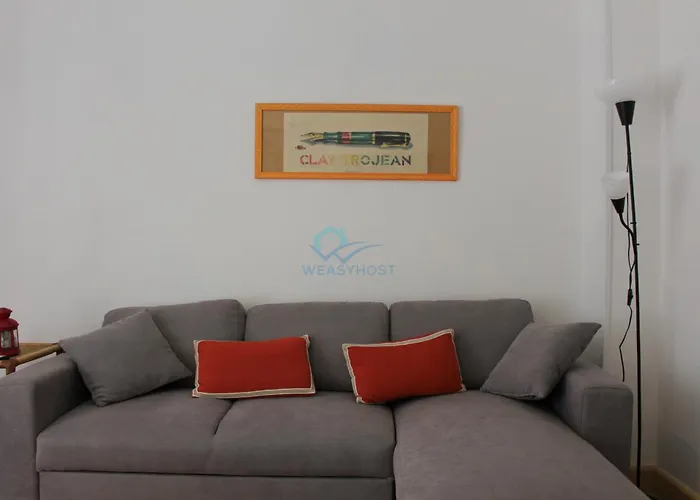 Modern Comfy Apartment With Terrace Near San Paolo